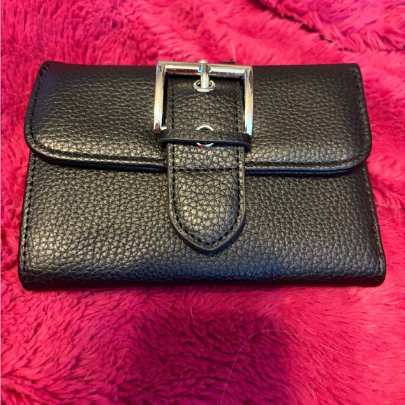 Steve Madden Textured Black Wallet - Picture 2 of 5